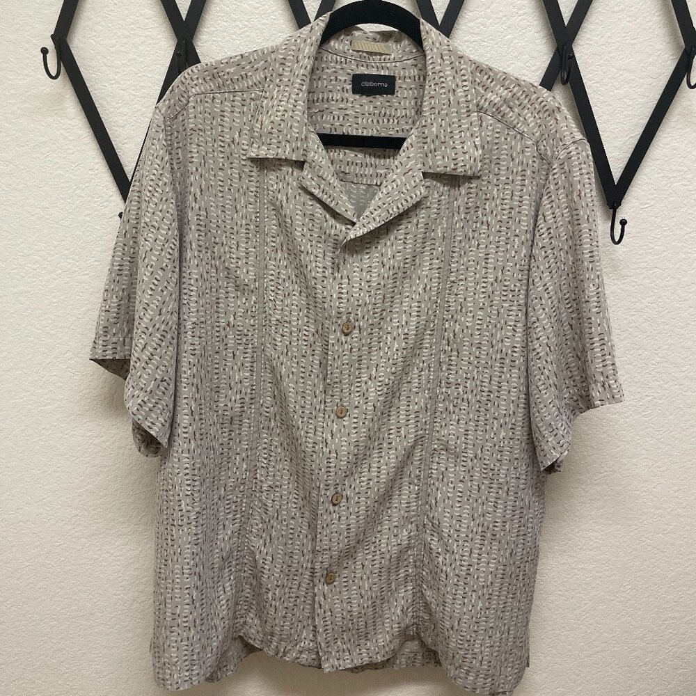 Men's Claiborne LG short sleeve, button down, subtle design, soft casual shirt